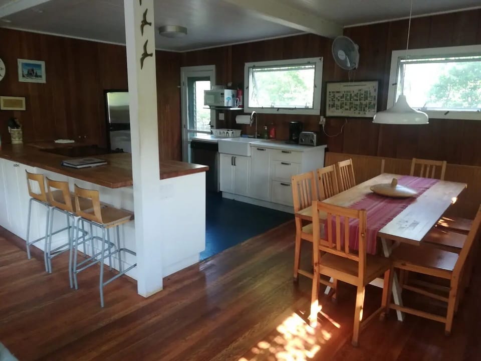 Kitchen & dining room
