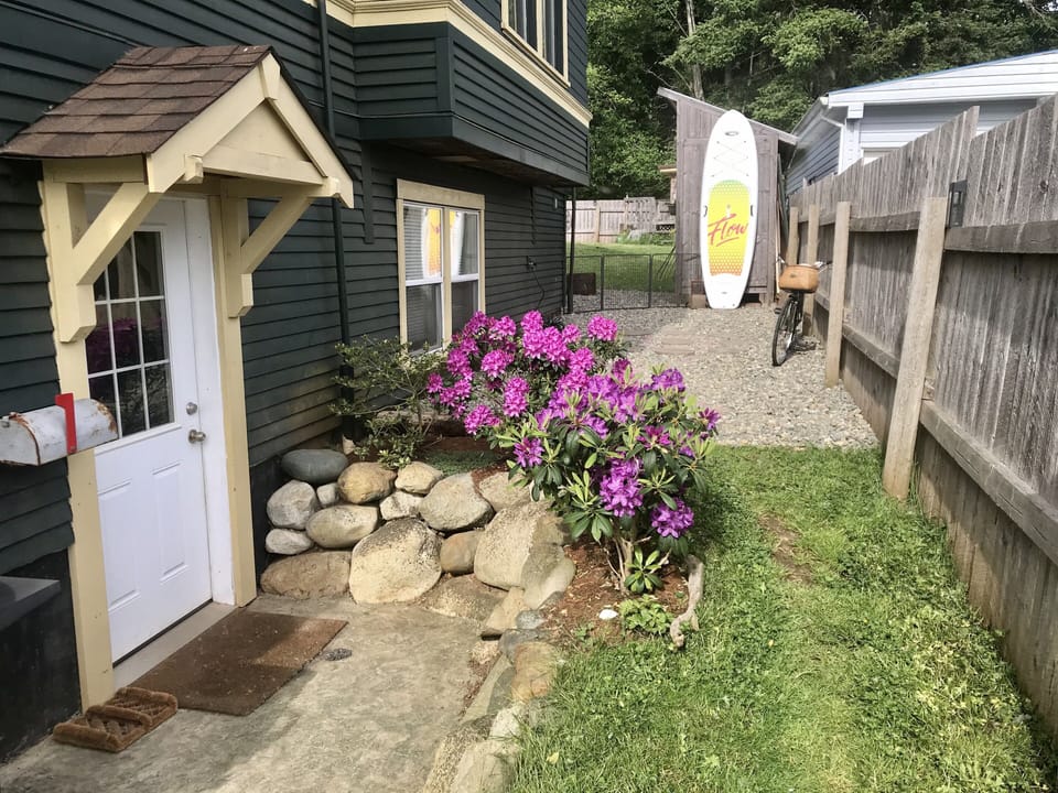 Private entrance to guest suite and access to beautifully landscaped garden