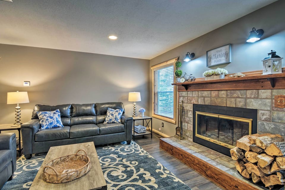 Johannesburg Vacation Rental | 3BR | 2.5BA | 2,300 Sq Ft | 1 Step to Enter