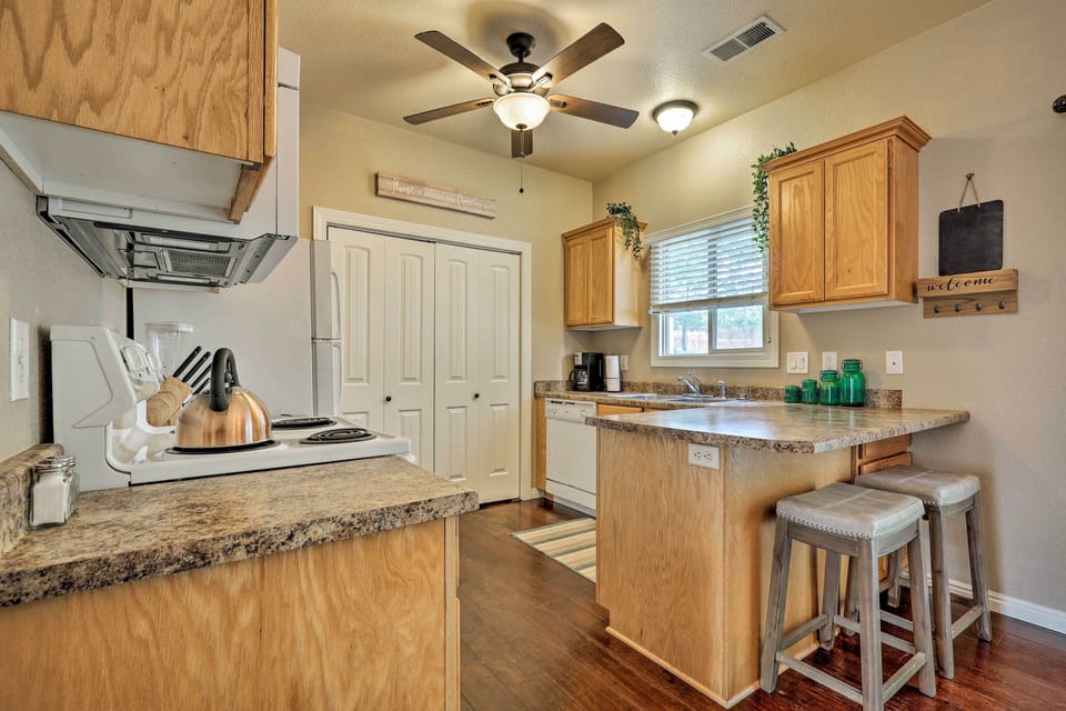 Kitchen | Cooking Basics | Breakfast Bar