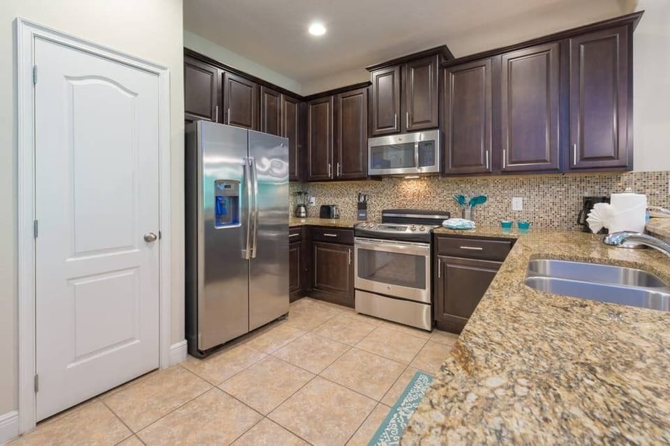 Beautiful granite counter tops with a gorgeous back splash.