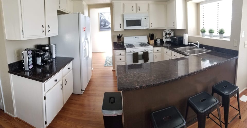 kitchen with eat in counter