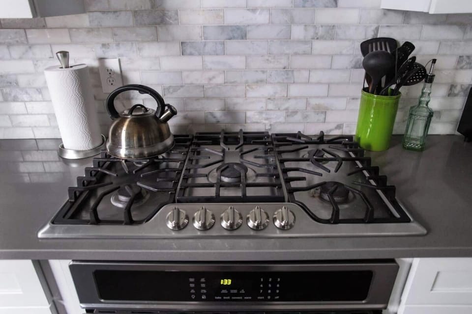  1st FL | Kitchen | Gas Stove