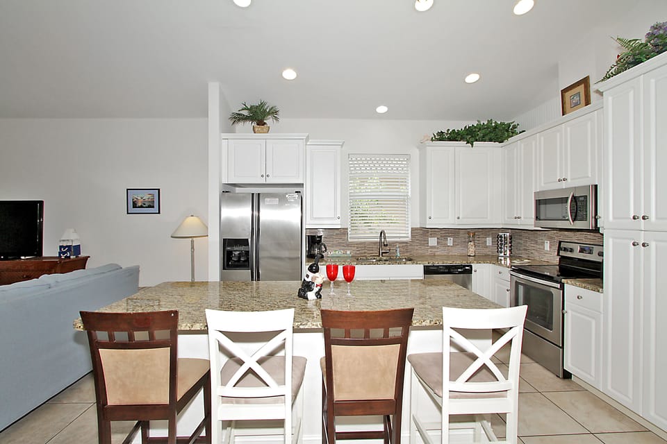 Kitchen and Breakfast Bar