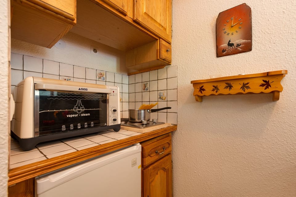 Efficient small oven