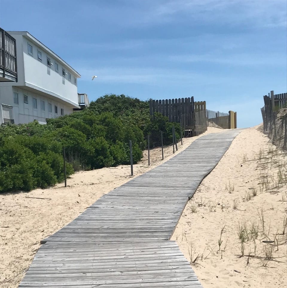 beach ramp to the private beach: Breach Drive Beach