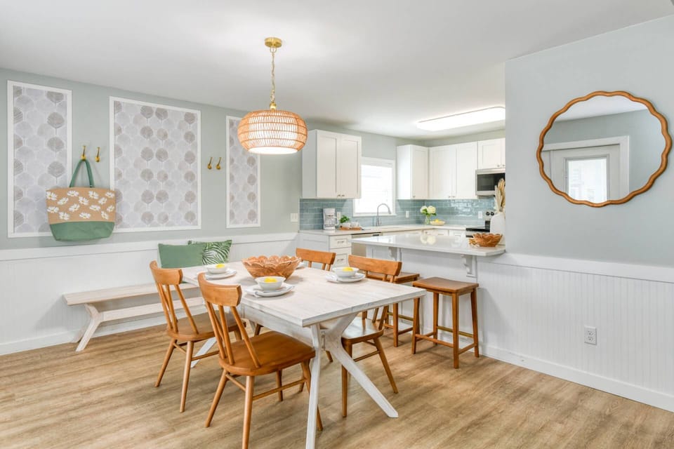The fresh coastal decor and new furnishings are the perfect combination for an excellent beach getaway.