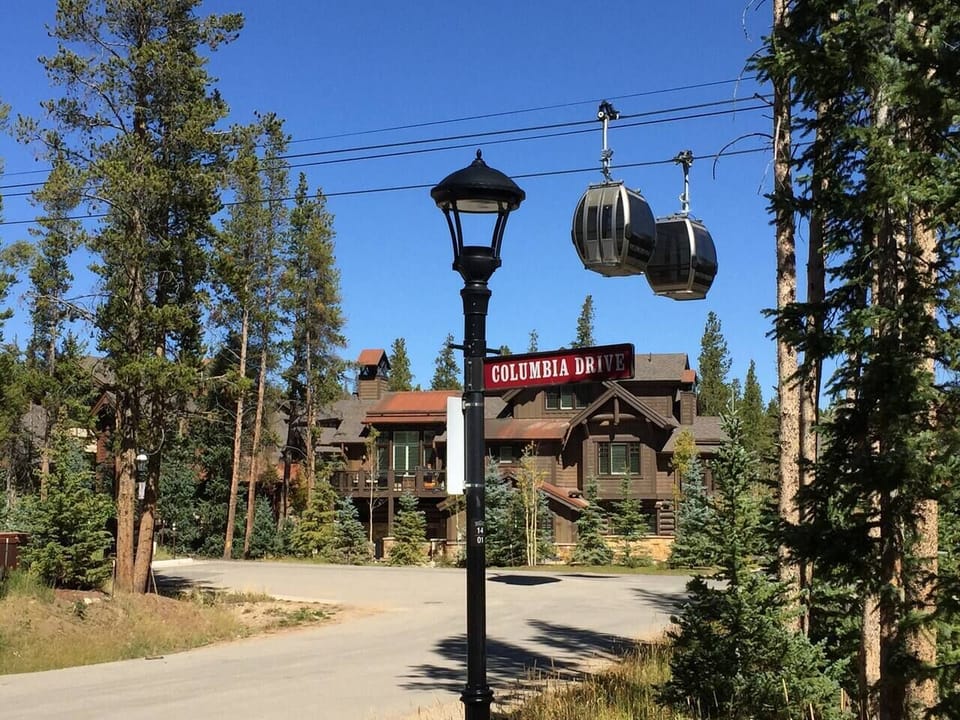 Gondola just 200 steps away from Shock Hill Hideaway