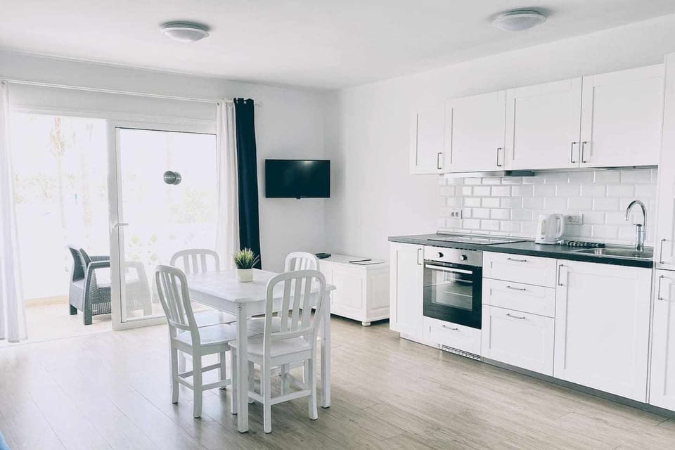 Bed,Balcony/Terrace,Kitchen or kitchenette,Living room,Dining area