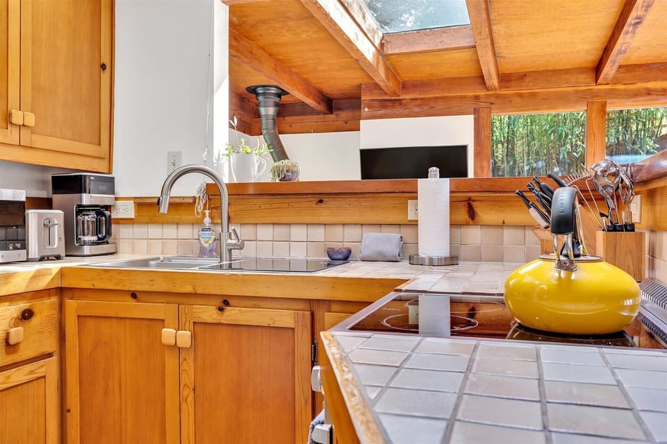 State of the art kitchen with everything at your fingertips
