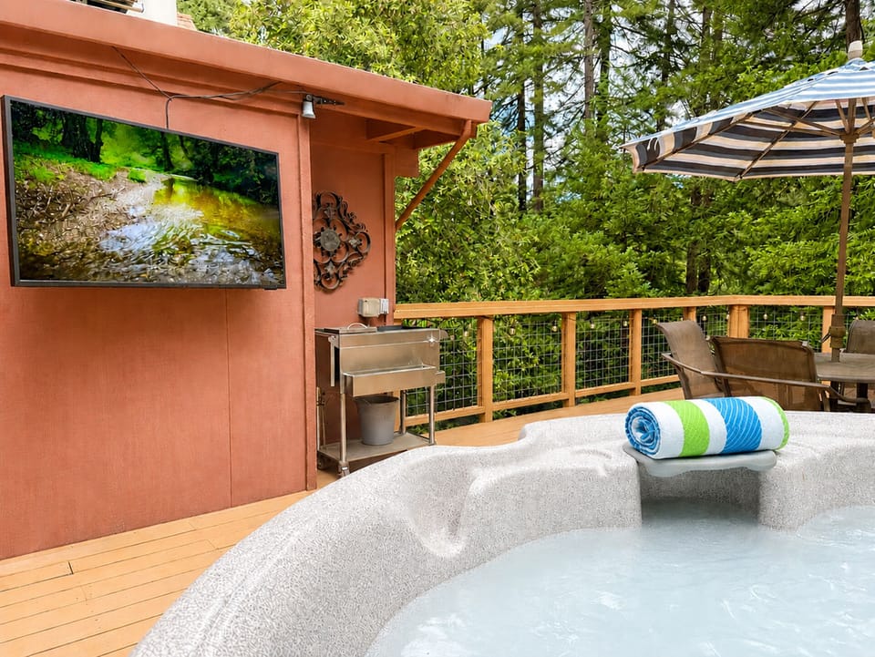 Relax in the hot tub with this magnificent forest view!