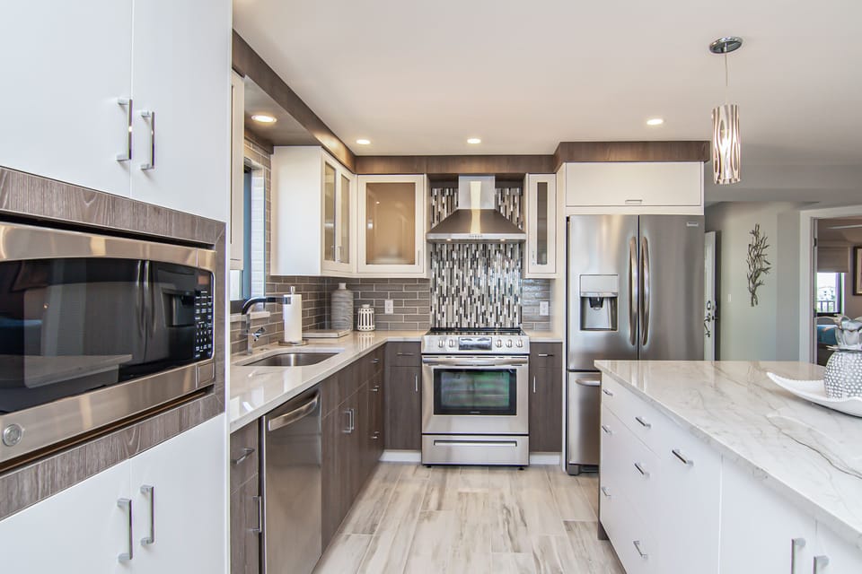 Kitchen with waterfall granite top, barstool seating. fully equipped kitchen