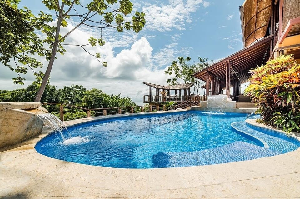 From the pool you have perfect views above the clouds.