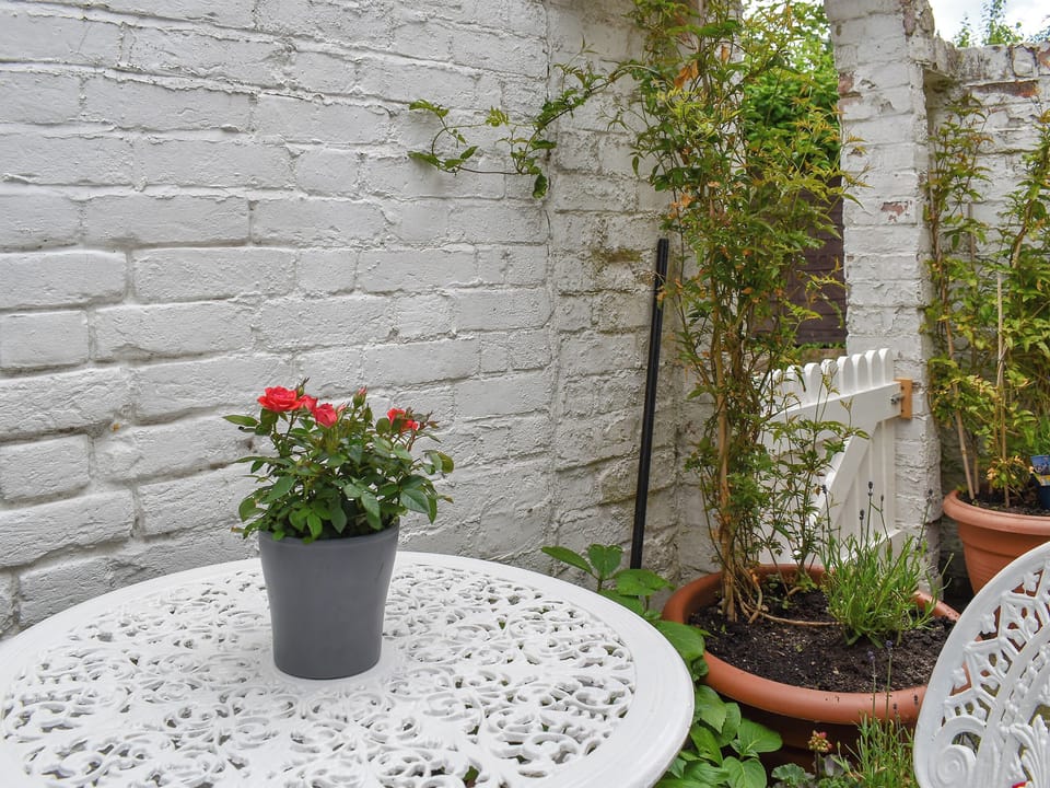 Sitting-out-area | Holme Cottage, Eastry, near Sandwich