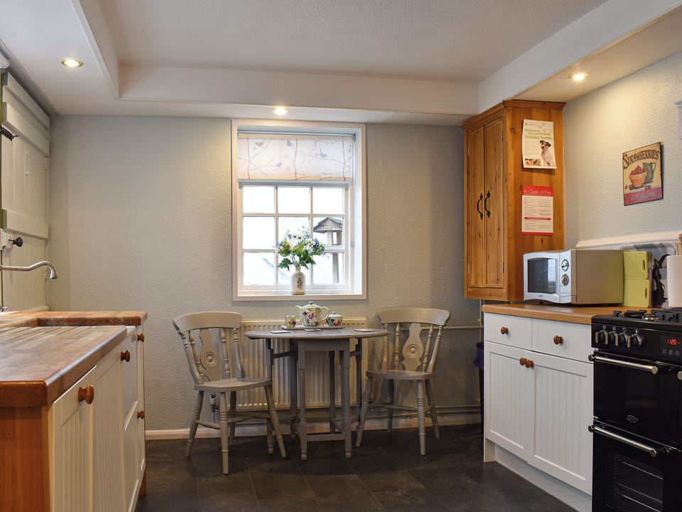 Kitchen with dining area | Holme Cottage, Eastry, near Sandwich