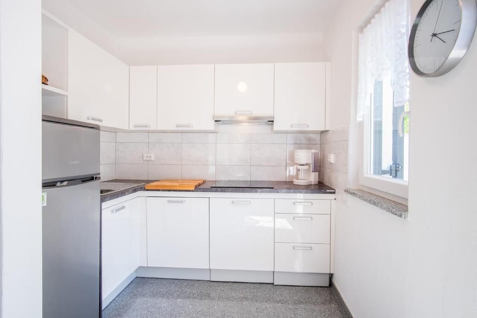 Kitchen area. Picture 6