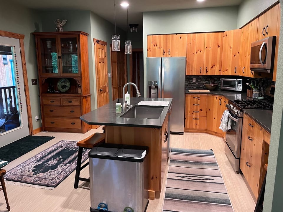 Kitchen with everything you need to cook a yummy meal after a long day