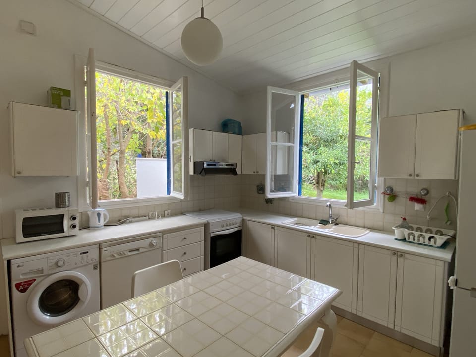 fully equipped kitchen