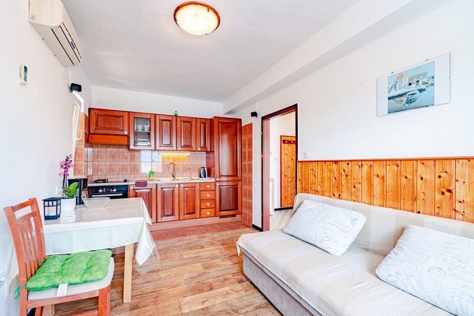 Living room & kitchen