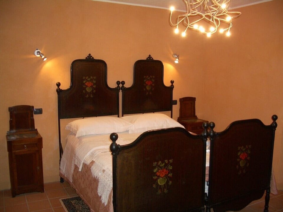 double room with old bed
