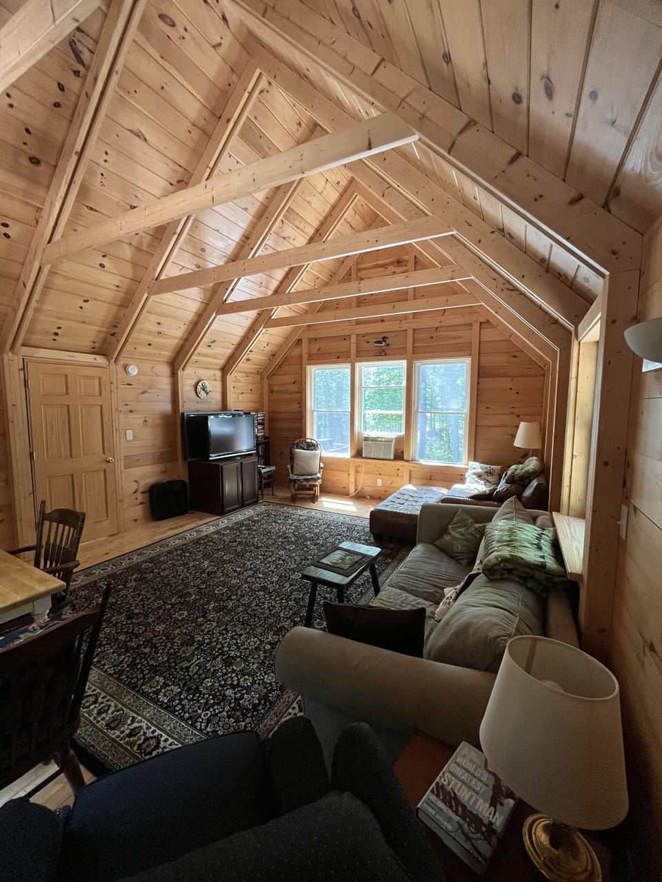 Media Room, DVDs  WiFi, 2 couches,
recliner, rocking chair  a table / 4 chairs