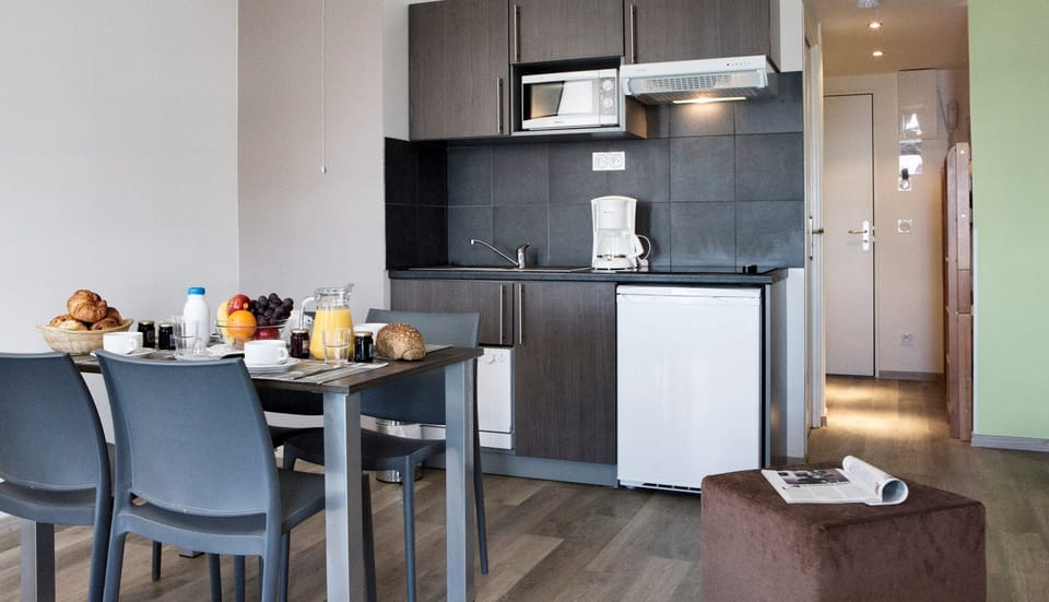 Tuck into a great snack you’ve prepared in your kitchenette.