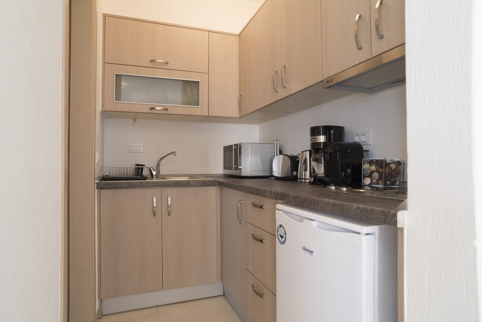 Kitchen (Suite B)