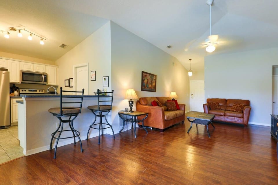 Breakfast Nook (old paint and floors)