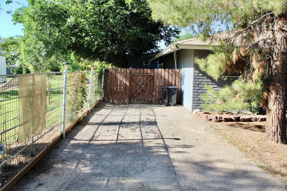 Single lane private parking