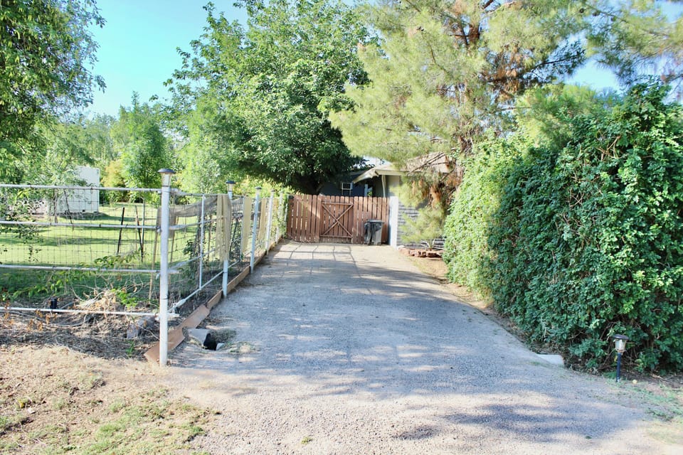 Single lane private parking