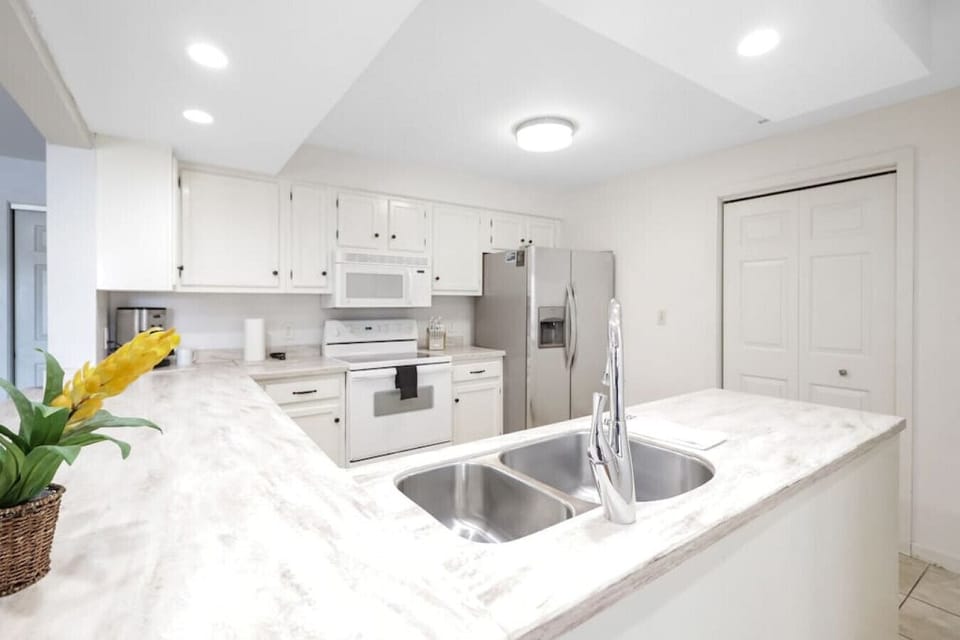 Full Kitchen- Remodeled in 2020