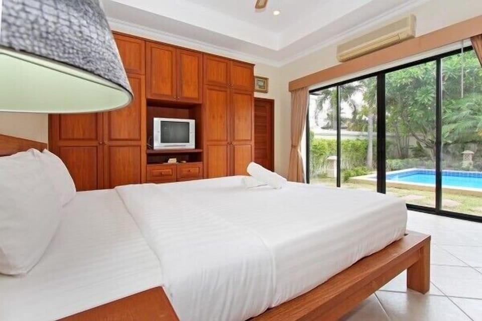 Jomtien Pool Villa Crystal