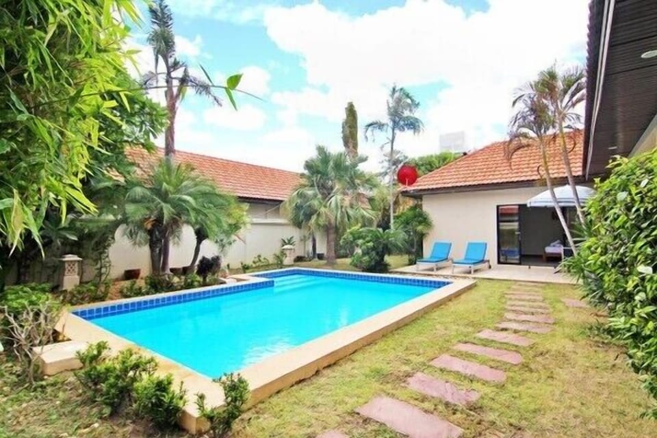 Jomtien Pool Villa Crystal