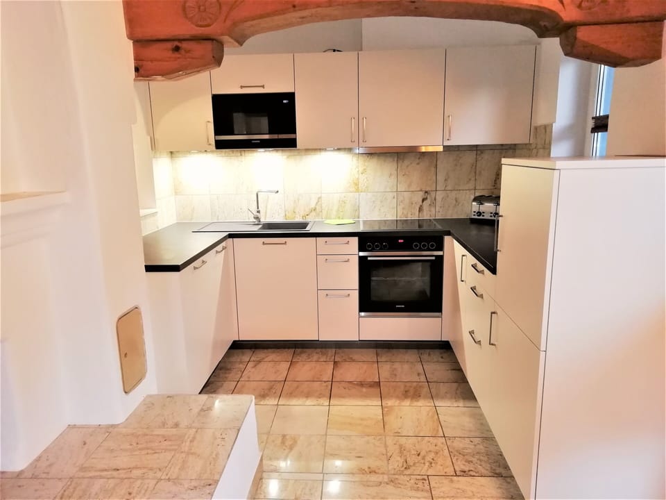 Fully fitted kitchen