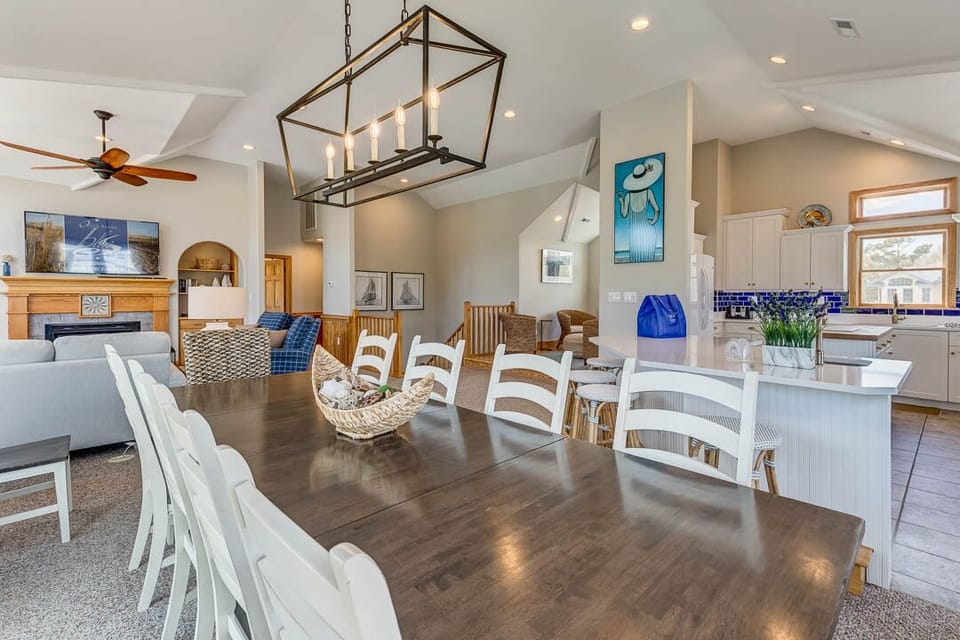 Top-Level Dining Room with Table (seats 10)