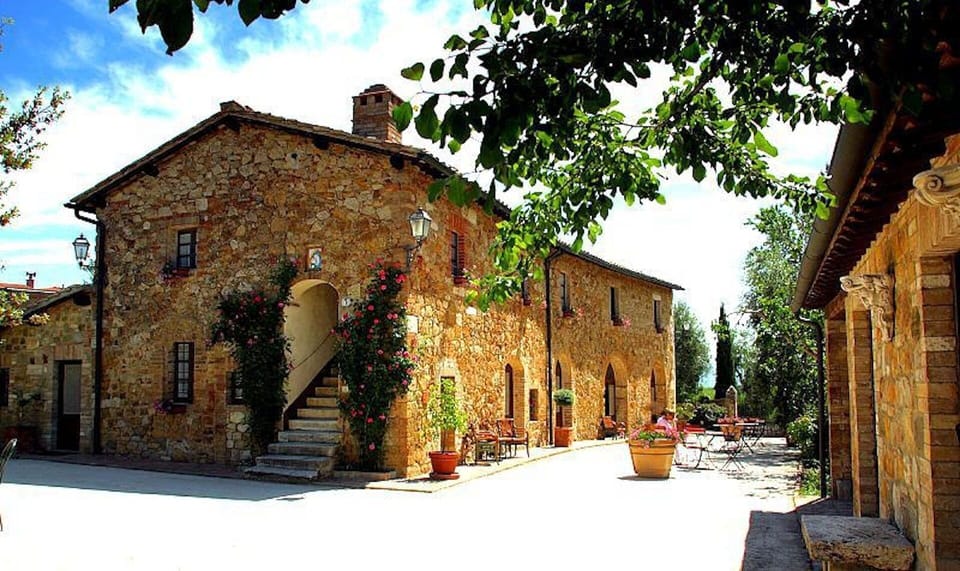 Our Tuscan countryhouse with walking distance from the town