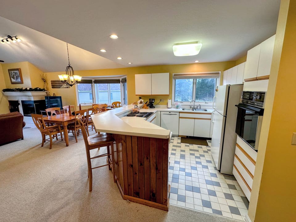 Perfect place to start your day in this cozy breakfast bar that seats 3.