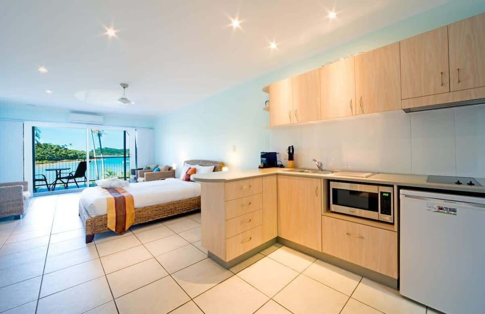 Studio unit sleeps 2 guest adults only 
Book direct and save. www.holidayinthewhitsundays.com
office number 0448253469