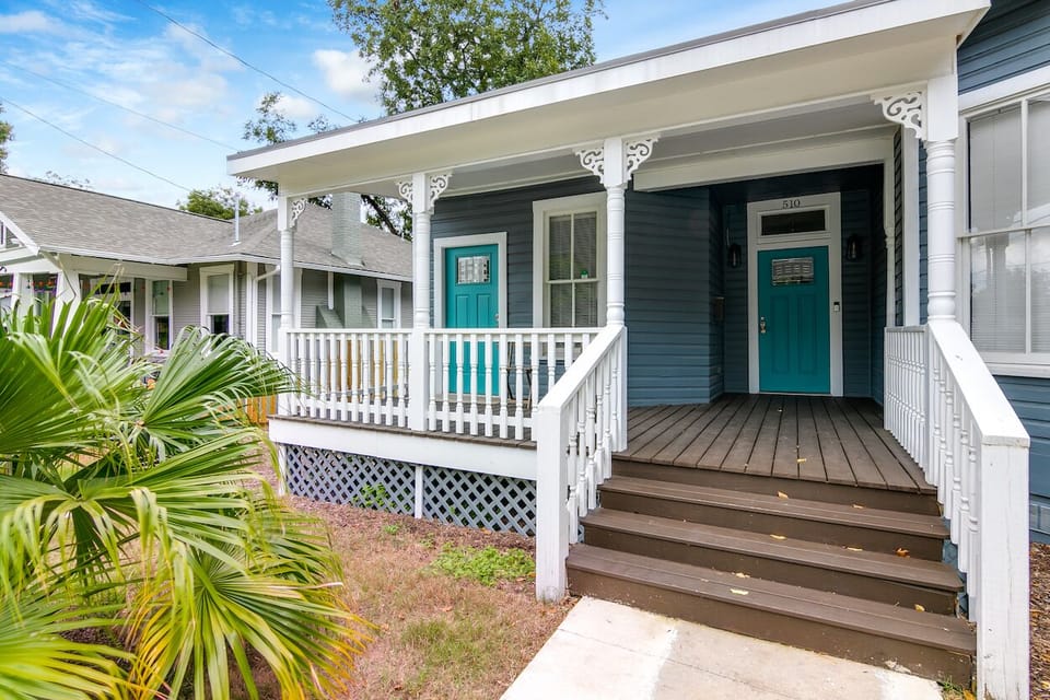 Side B (left) has a private entrance for your privacy. 