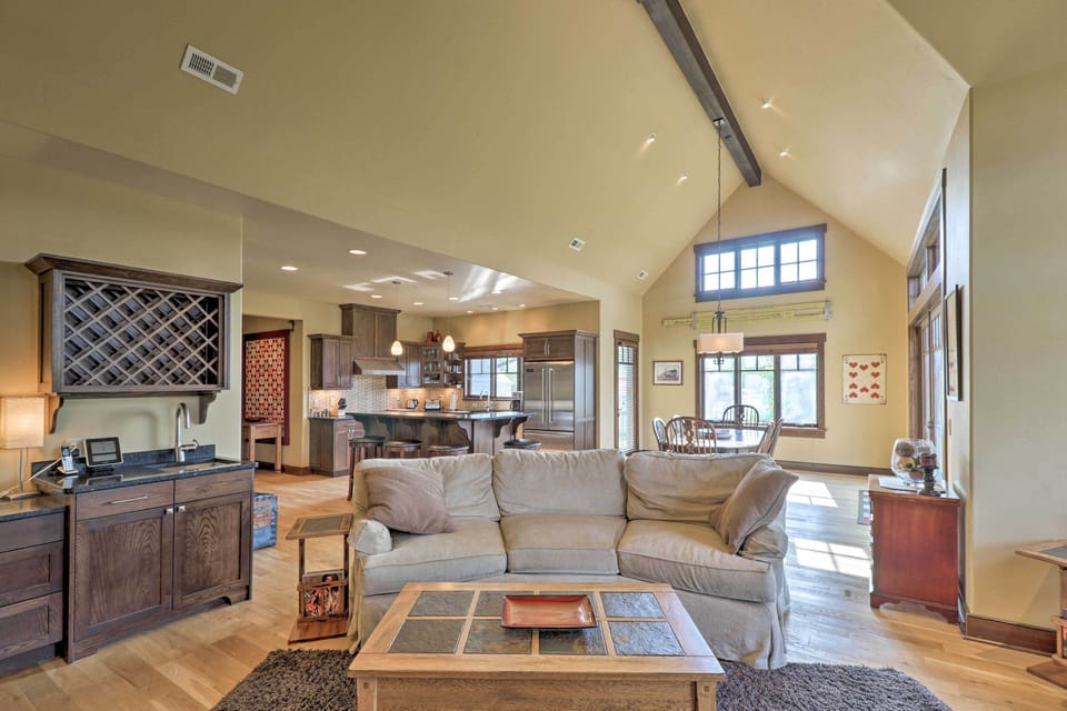 Living Room | Free WiFi