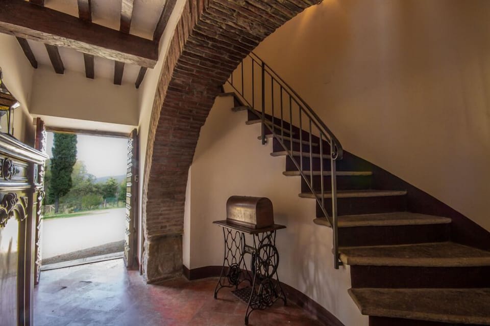 Private entrance and stairs to the Cinghiale apartment