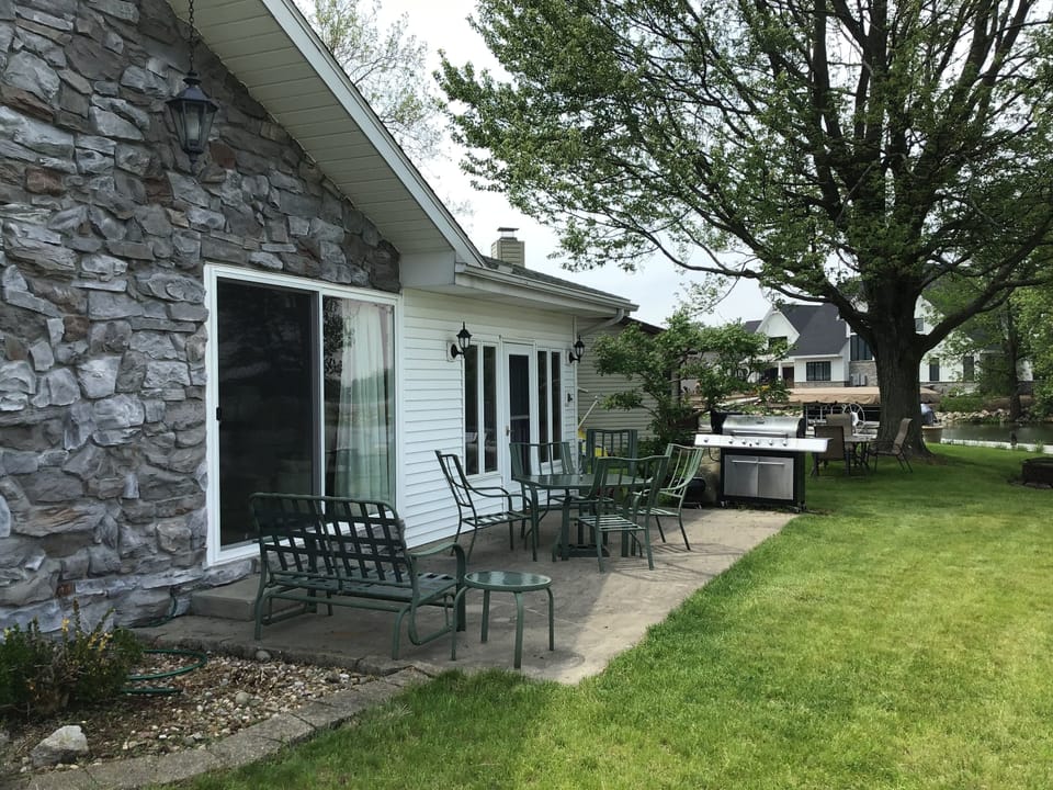 House with grill and patio 