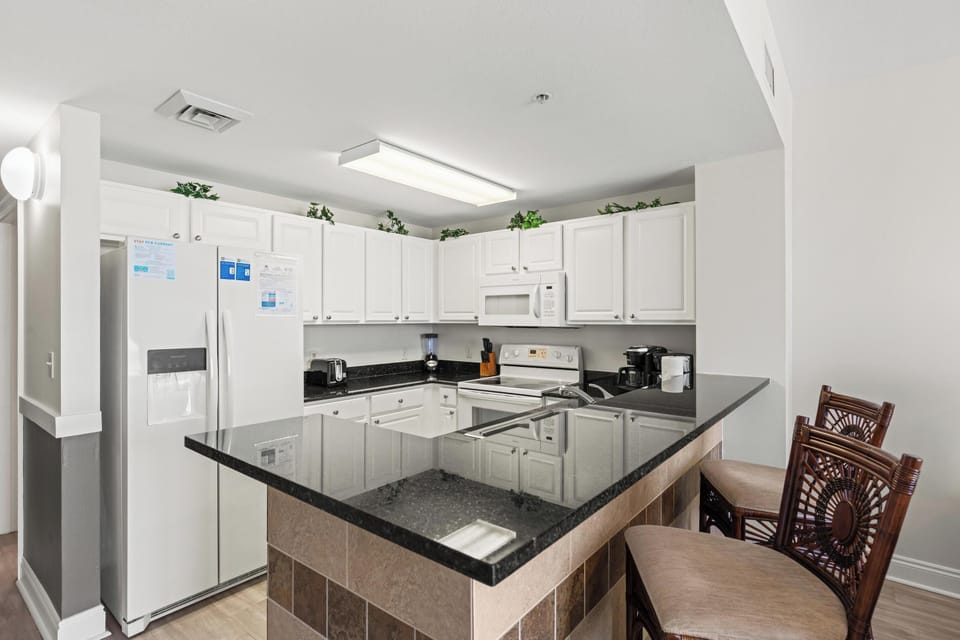 Kitchen with Breakfast Bar