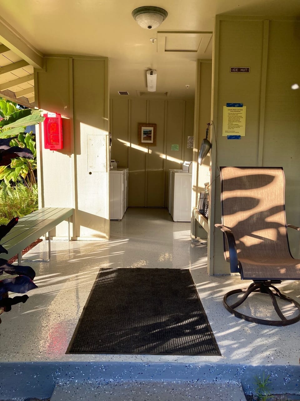 Deep Sink and Ice Machine