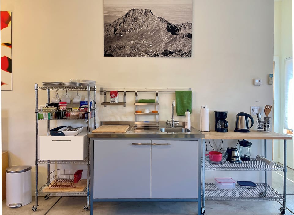 Wet bar / prep area (mini fridge in cabinet)