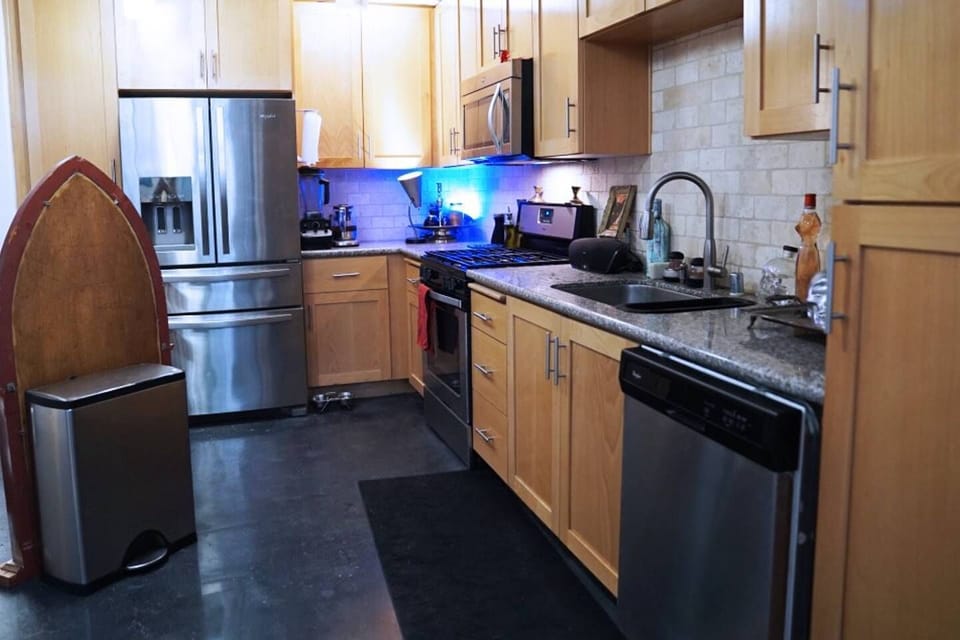 Full service kitchen w granite counters, recessed  day and blue night lighting.