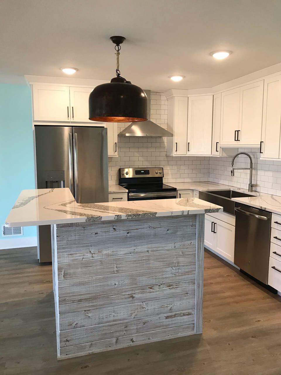 Kitchen with Breakfast Bar