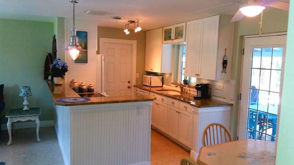 Updated kitchen fully equipped