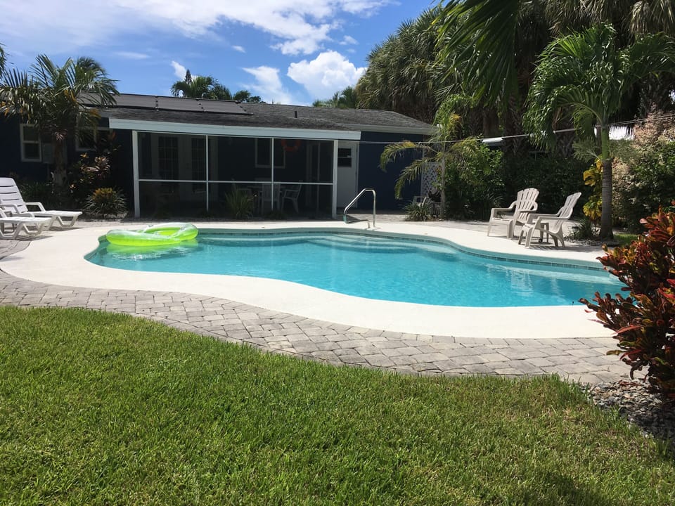 Beautiful pool with in-pool seating for relaxing