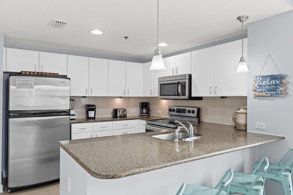 Kitchen with Breakfast Bar
